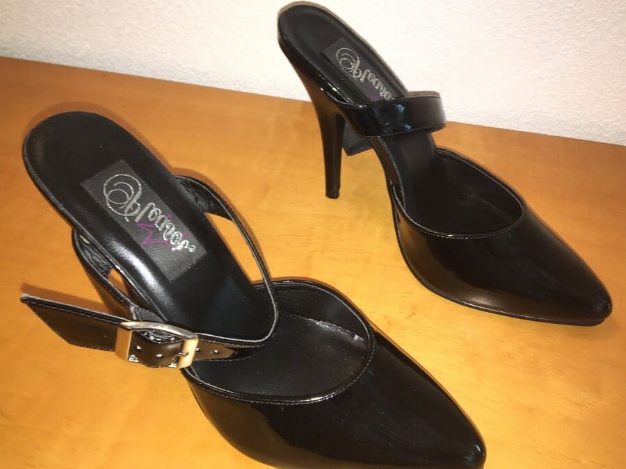 Sexy Shoes, Feet and Legs