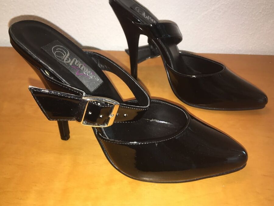 Sexy Shoes, Feet and Legs