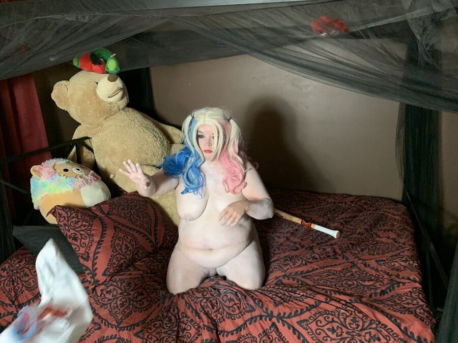 Sexy BBW Harley Quinn Cosplay Photoset