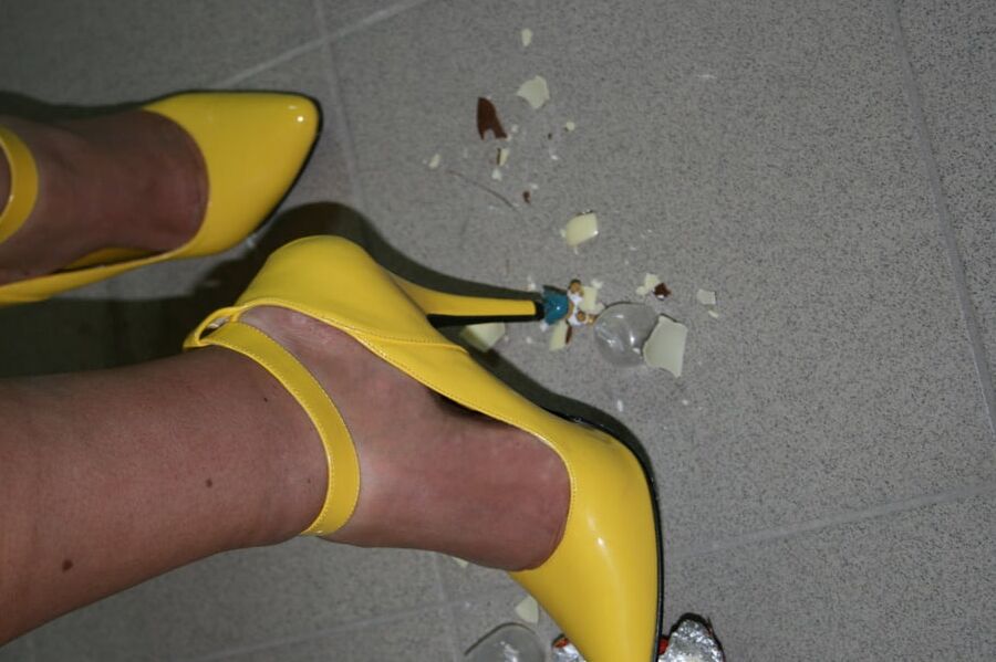 Anna in yellow heels ...