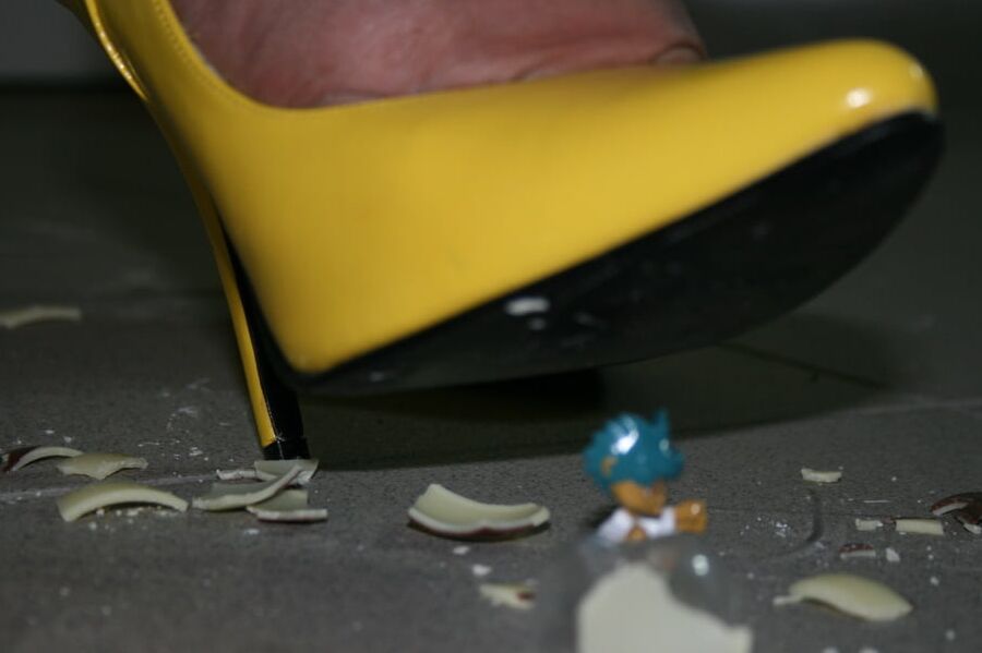 Anna in yellow heels ...