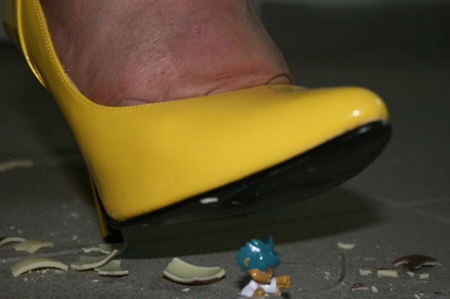 Anna in yellow heels ...