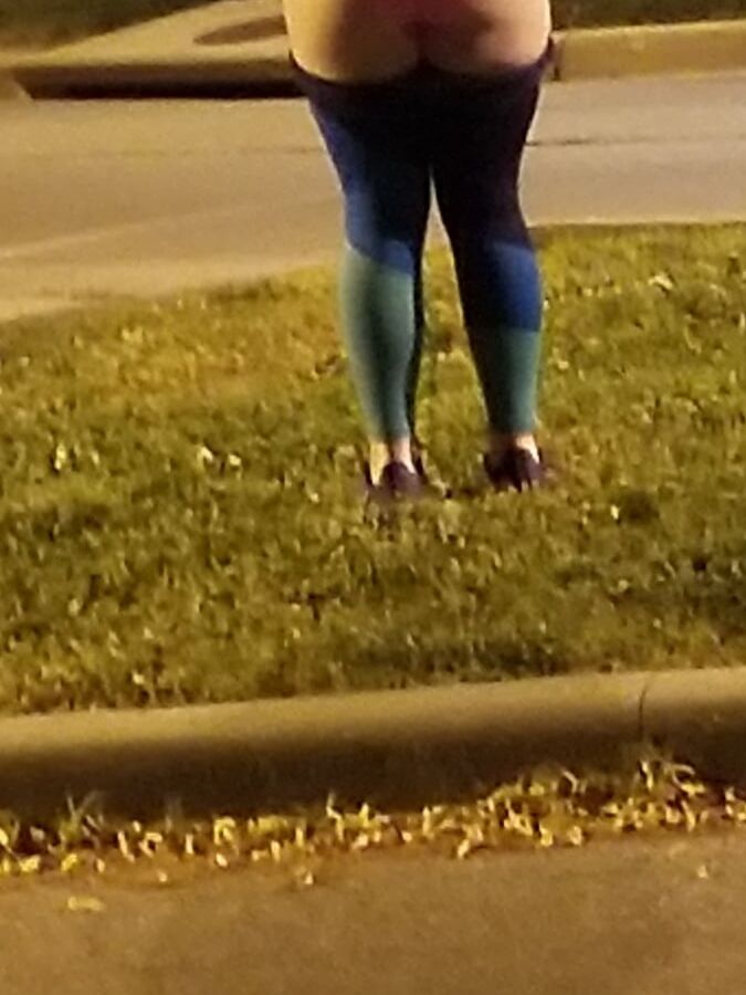 Teen slut exposes herself in public