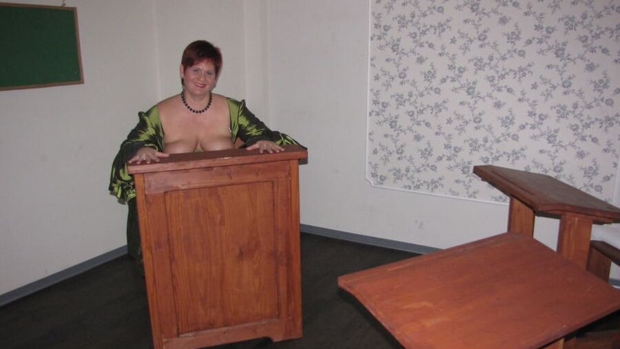 I'm sitting in a classroom