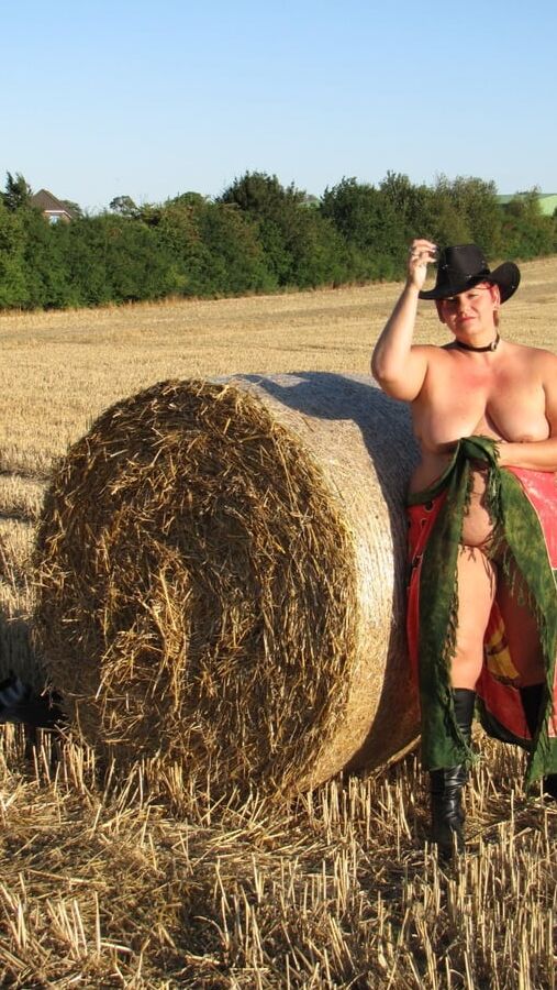 Anna naked on straw bales ...