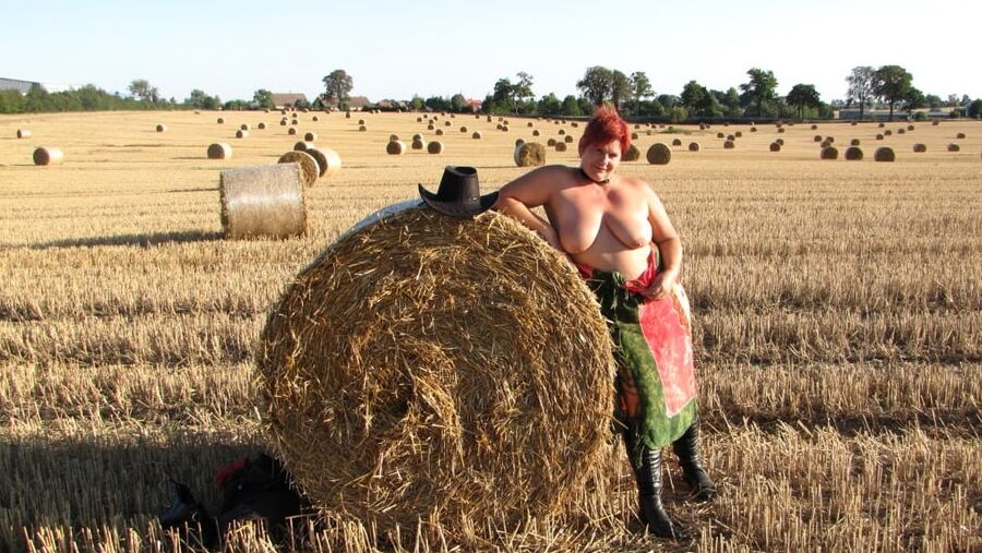 Anna naked on straw bales ...