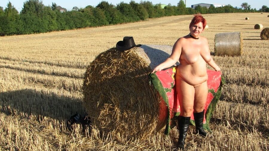 Anna naked on straw bales ...