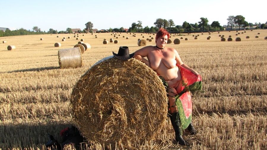 Anna naked on straw bales ...