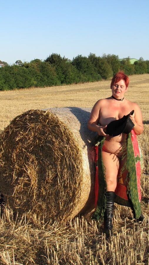Anna naked on straw bales ...