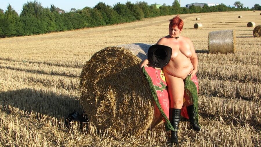 Anna naked on straw bales ...