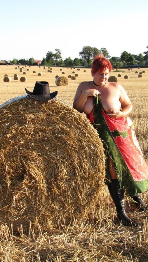 Anna naked on straw bales ...