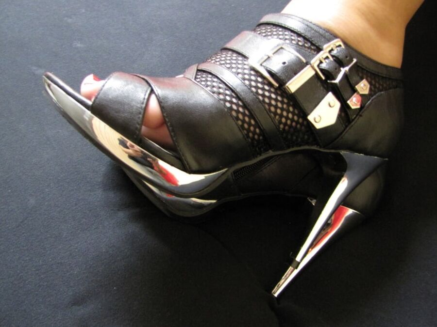 Anna in Heels - Posing Pictures ...