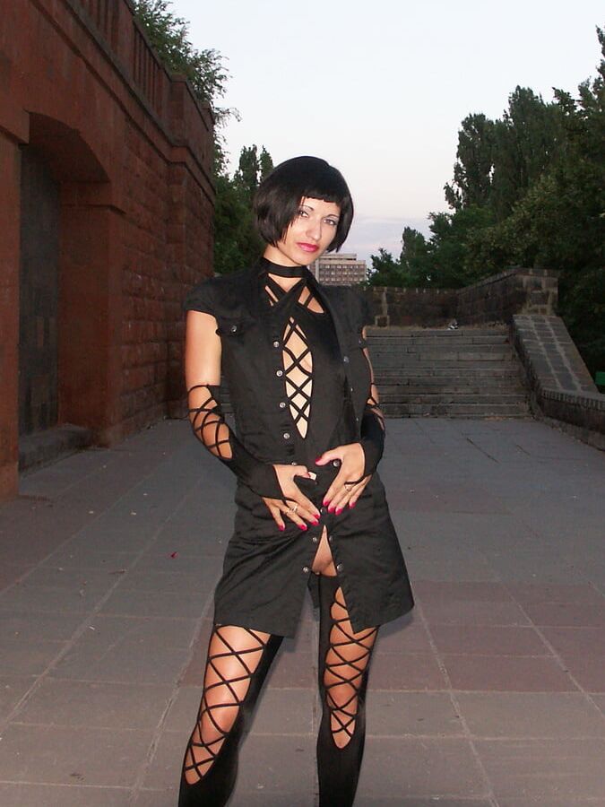 Marisha in the park shows her pussy