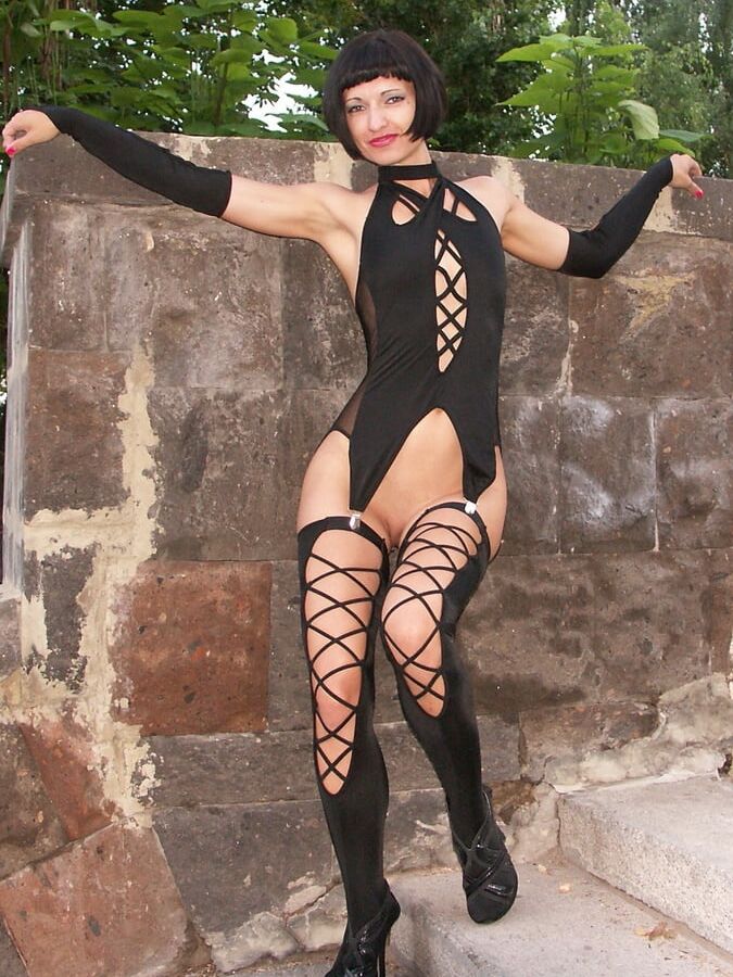 Marisha in the park shows her pussy