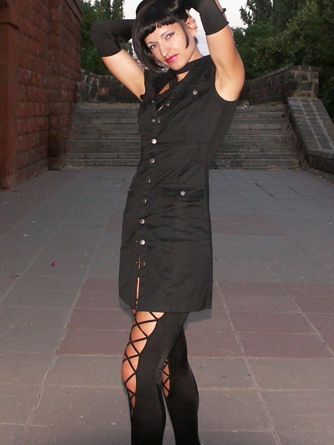 Marisha in the park shows her pussy