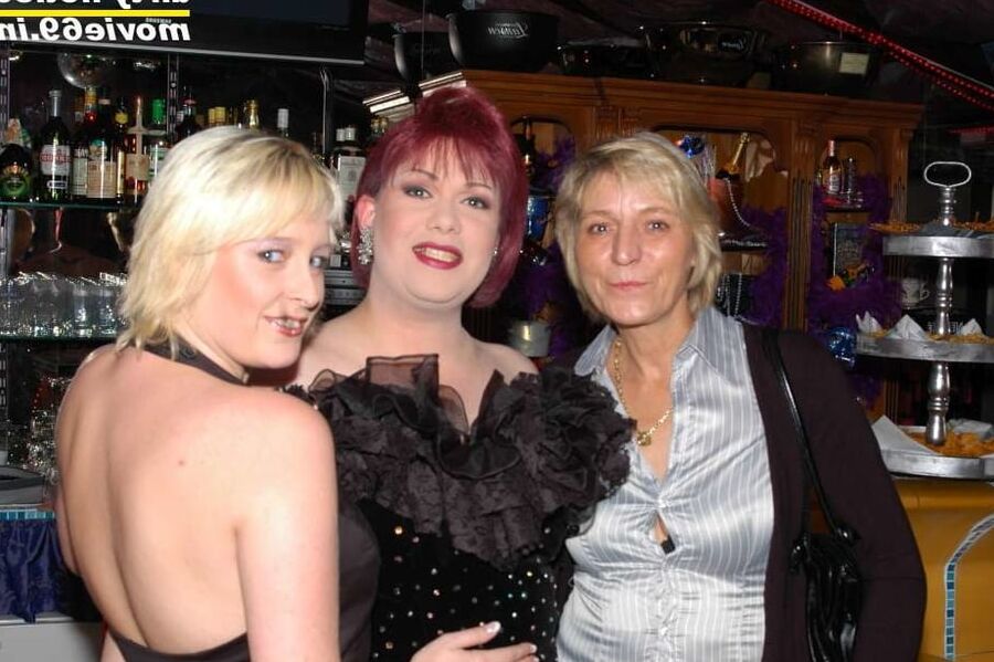 In the brothel "Tollhaus" with Uschi H., Dany & Olivia Jones