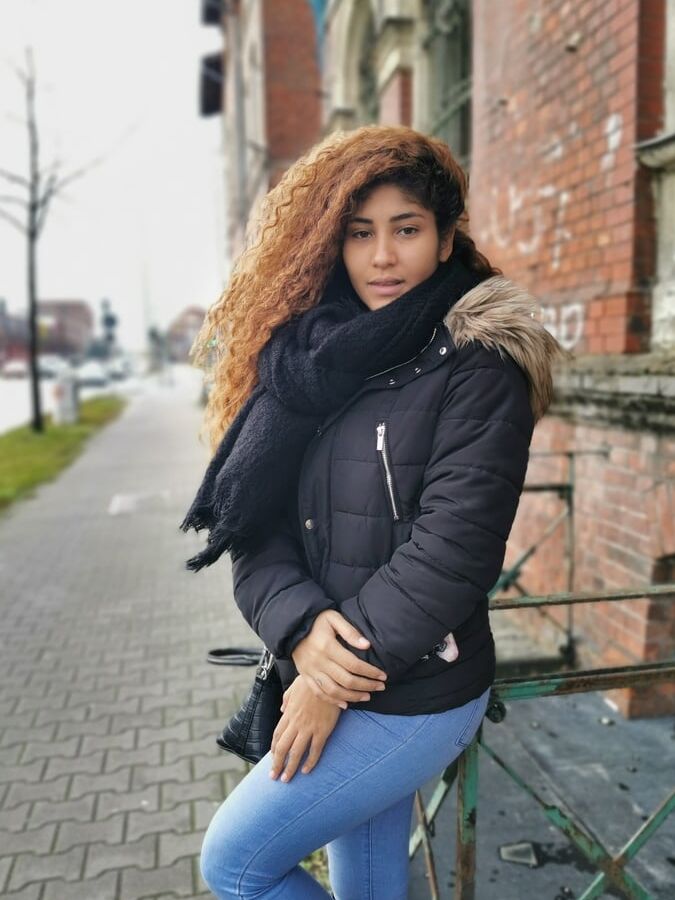 GERMAN SCOUT - BROWN LATINA TALK TO FUCK AT STREET CASTING