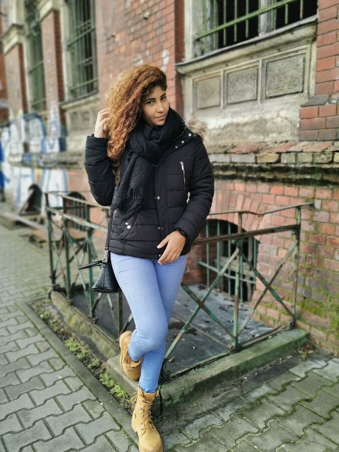 GERMAN SCOUT - BROWN LATINA TALK TO FUCK AT STREET CASTING