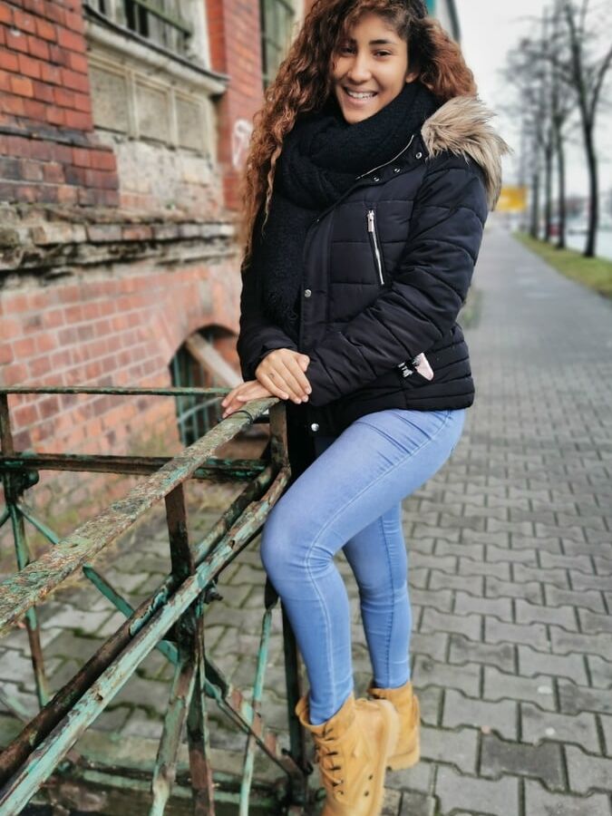 GERMAN SCOUT - BROWN LATINA TALK TO FUCK AT STREET CASTING