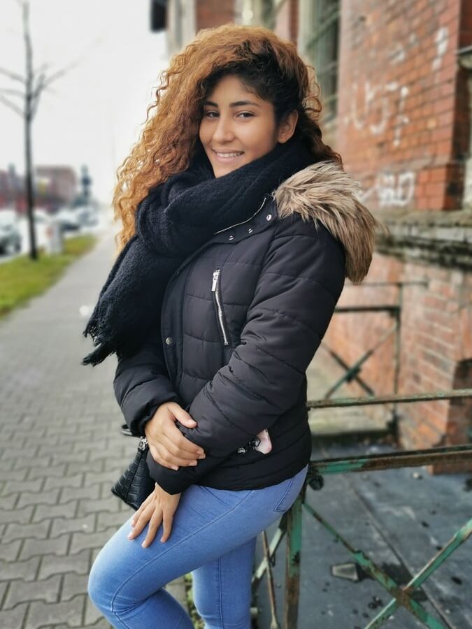 GERMAN SCOUT - BROWN LATINA TALK TO FUCK AT STREET CASTING