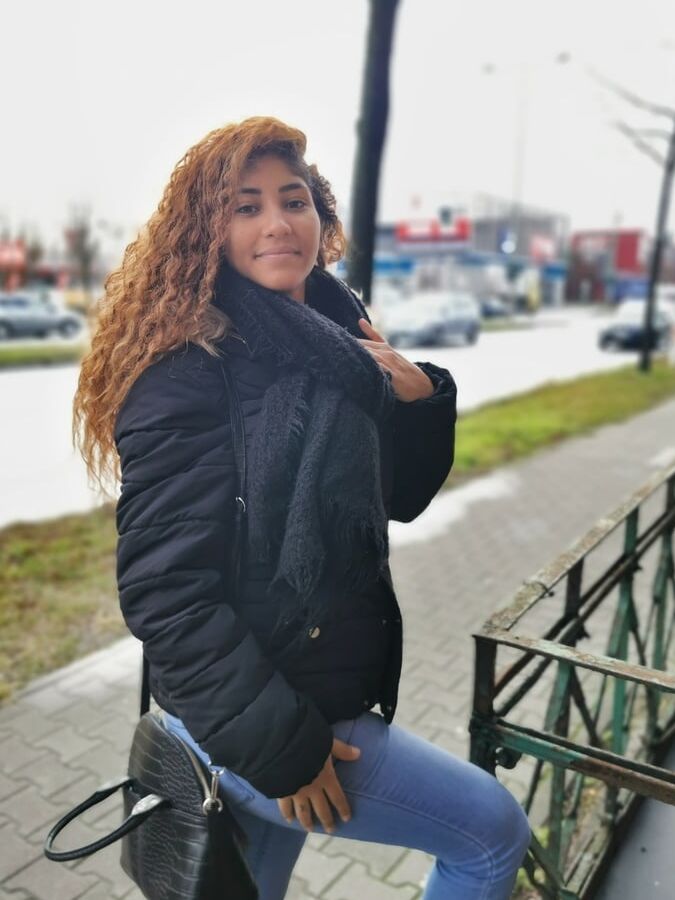 GERMAN SCOUT - BROWN LATINA TALK TO FUCK AT STREET CASTING