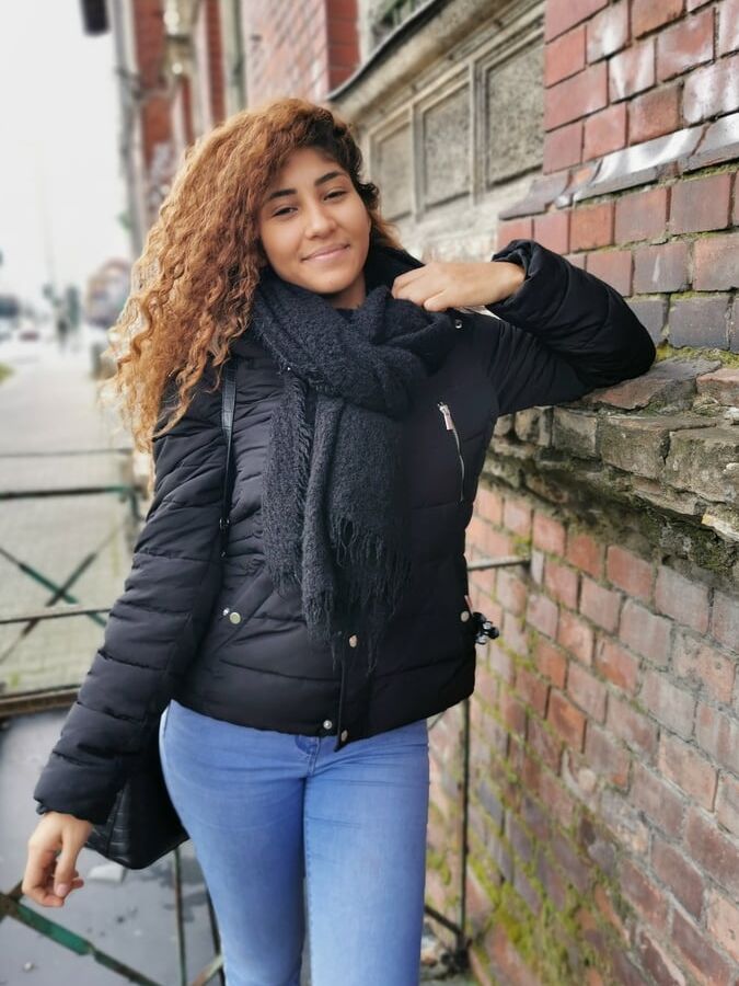 GERMAN SCOUT - BROWN LATINA TALK TO FUCK AT STREET CASTING