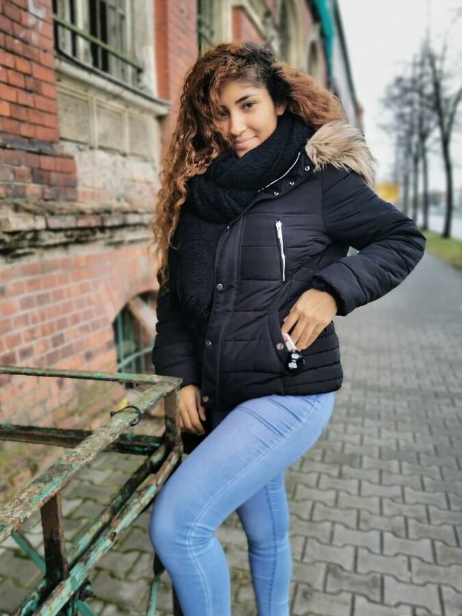GERMAN SCOUT - BROWN LATINA TALK TO FUCK AT STREET CASTING