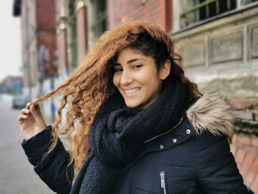 GERMAN SCOUT - BROWN LATINA TALK TO FUCK AT STREET CASTING