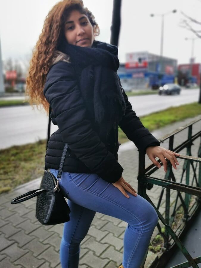 GERMAN SCOUT - BROWN LATINA TALK TO FUCK AT STREET CASTING