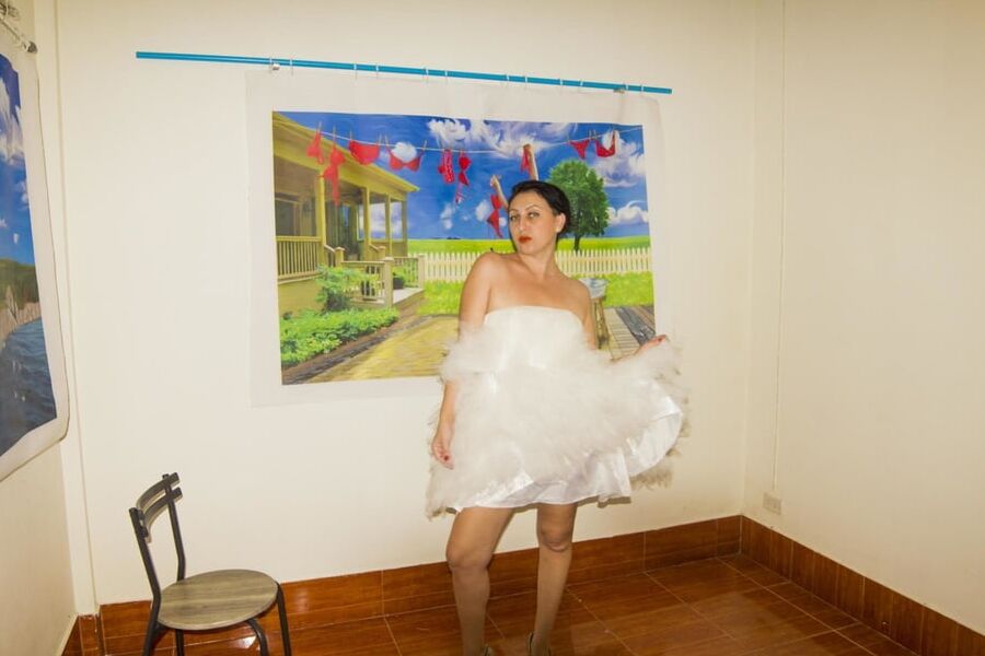 Bride in white dress and have no panties