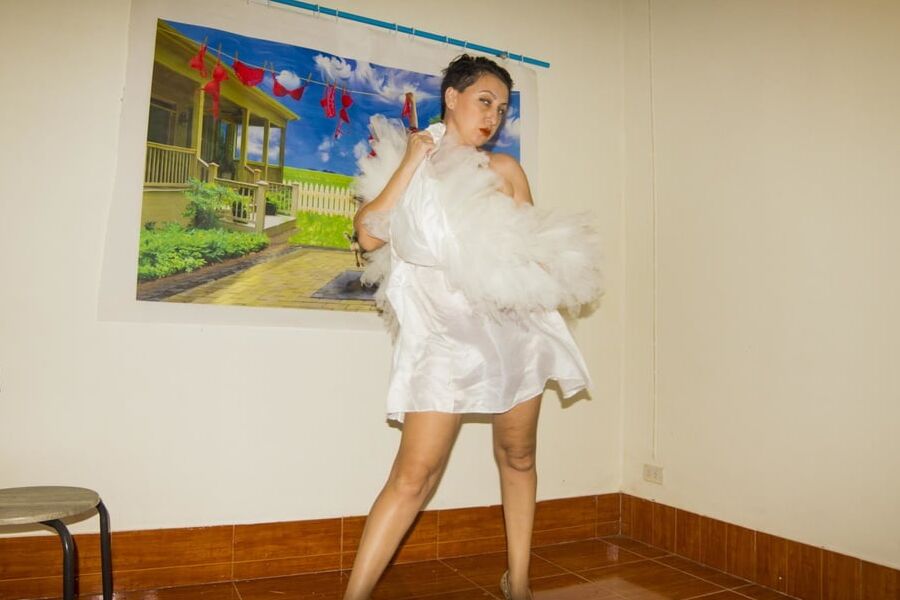 Bride in white dress and have no panties