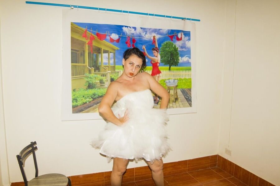 Bride in white dress and have no panties