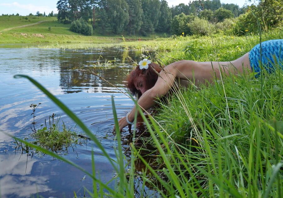 Mermaid plays with water