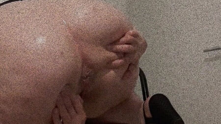 Oiled Boobs and Ass Worship