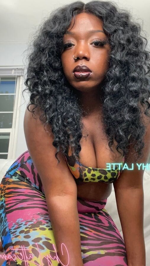 CHY LATTE SEXY FAT ASS EBONY PIN-UP PICS