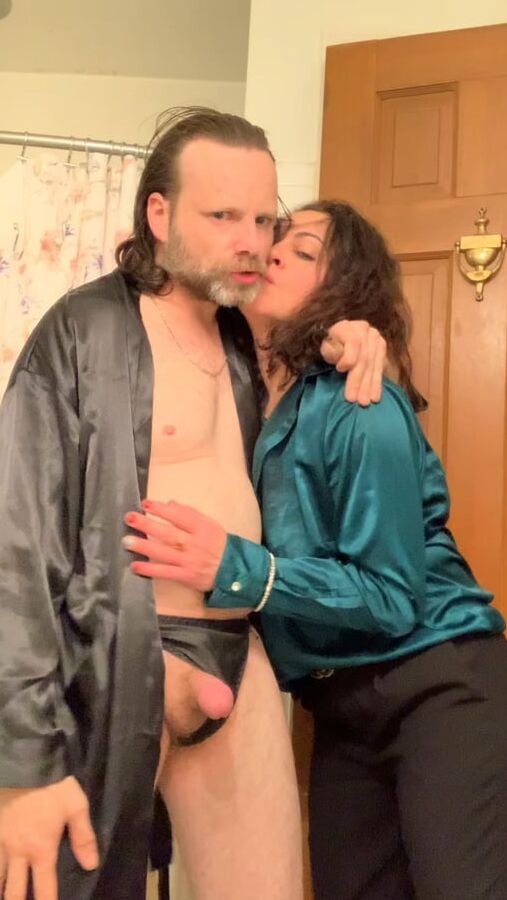 Italian Milf in Green Satin Blouse blows and gets fucked