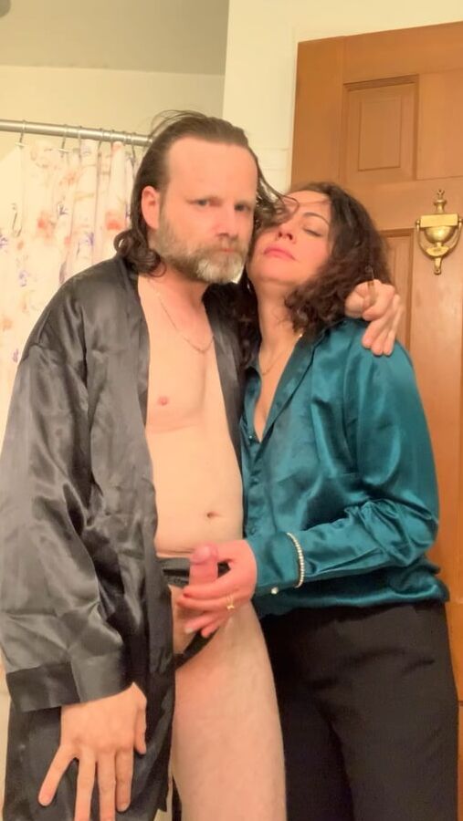 Italian Milf in Green Satin Blouse blows and gets fucked