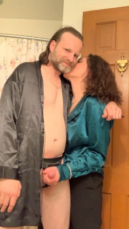Italian Milf in Green Satin Blouse blows and gets fucked