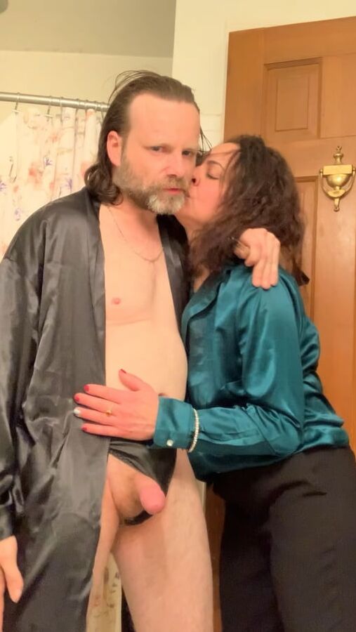 Italian Milf in Green Satin Blouse blows and gets fucked