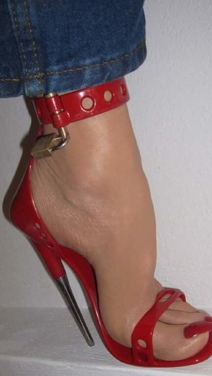 Random heels+ random legs+ random boobs