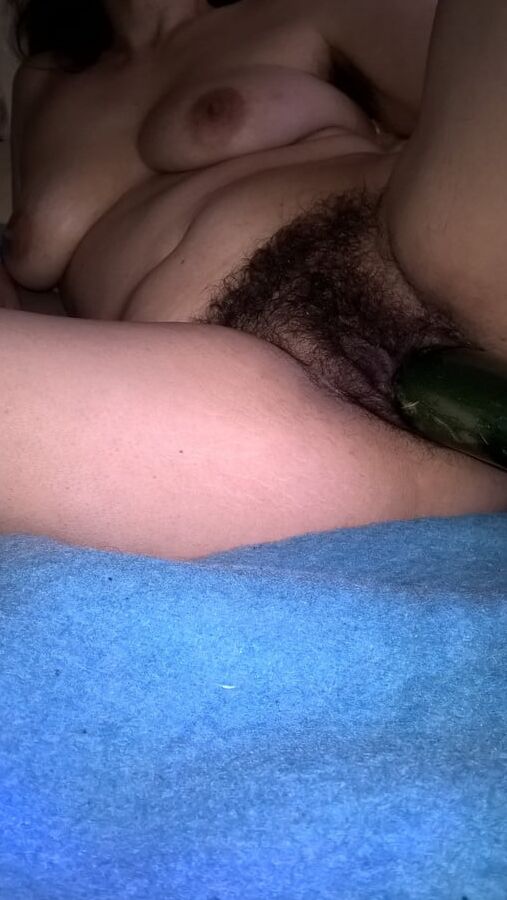 Hairy JoyTwoSex Playing With Zucchini