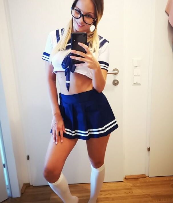 Mary Wet - Schoolgirl Uniform