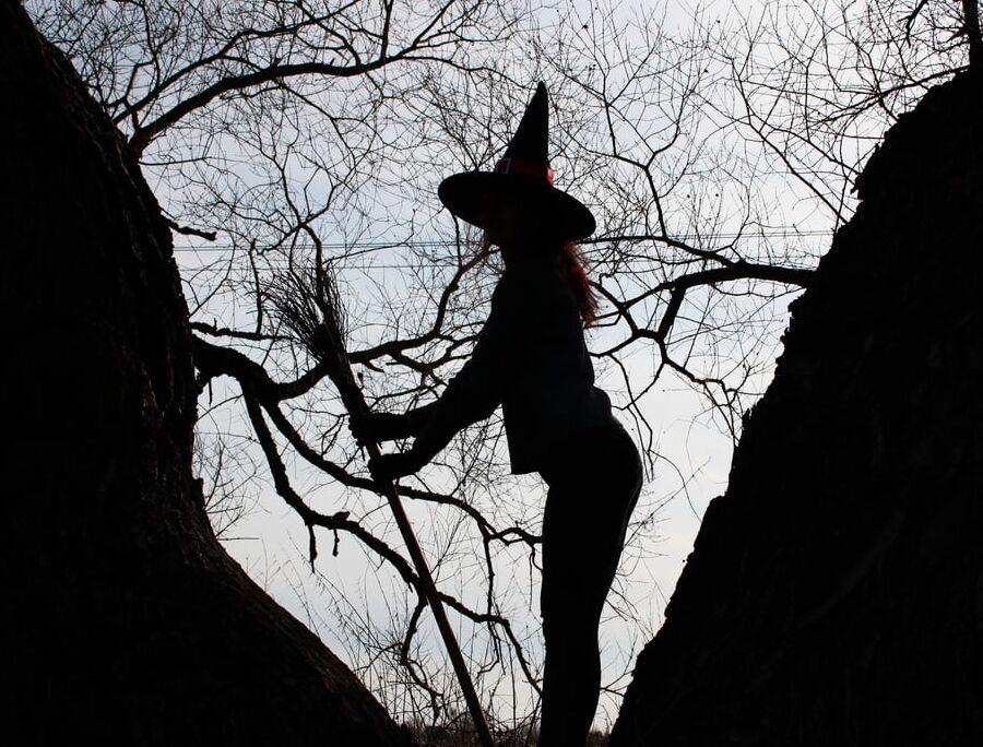 The contour of the witches