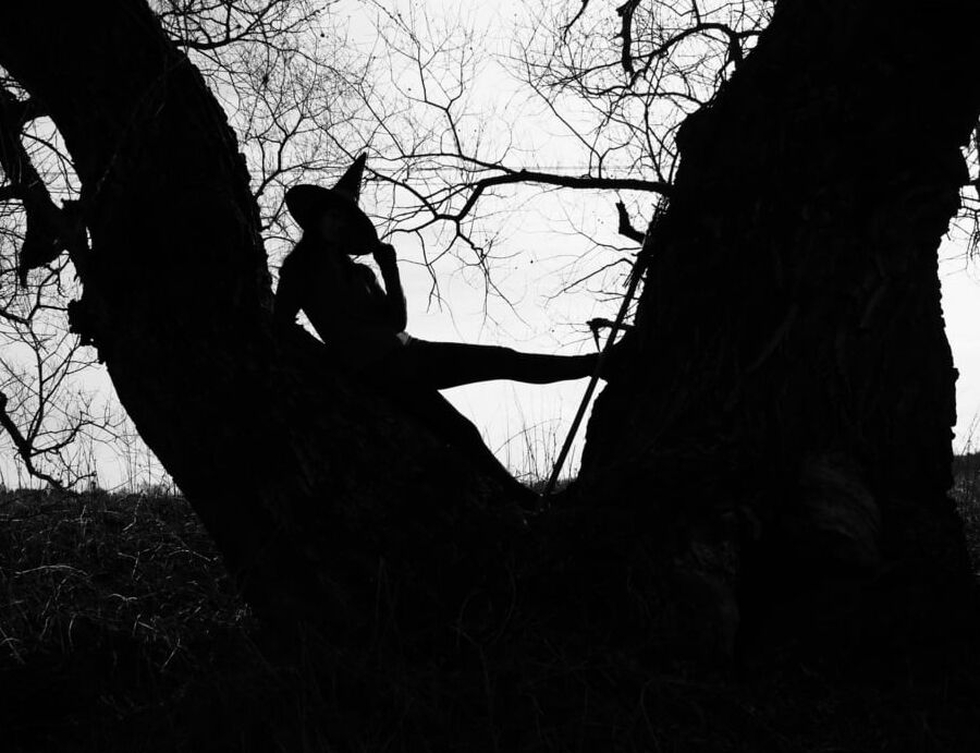 The contour of the witches