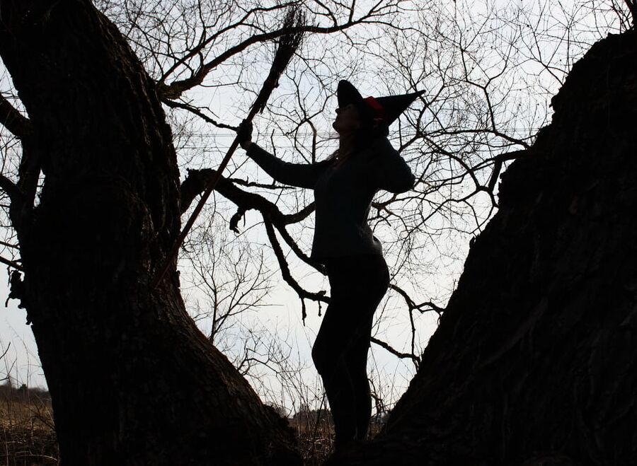 The contour of the witches