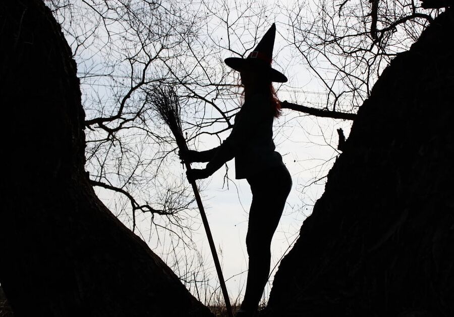 The contour of the witches