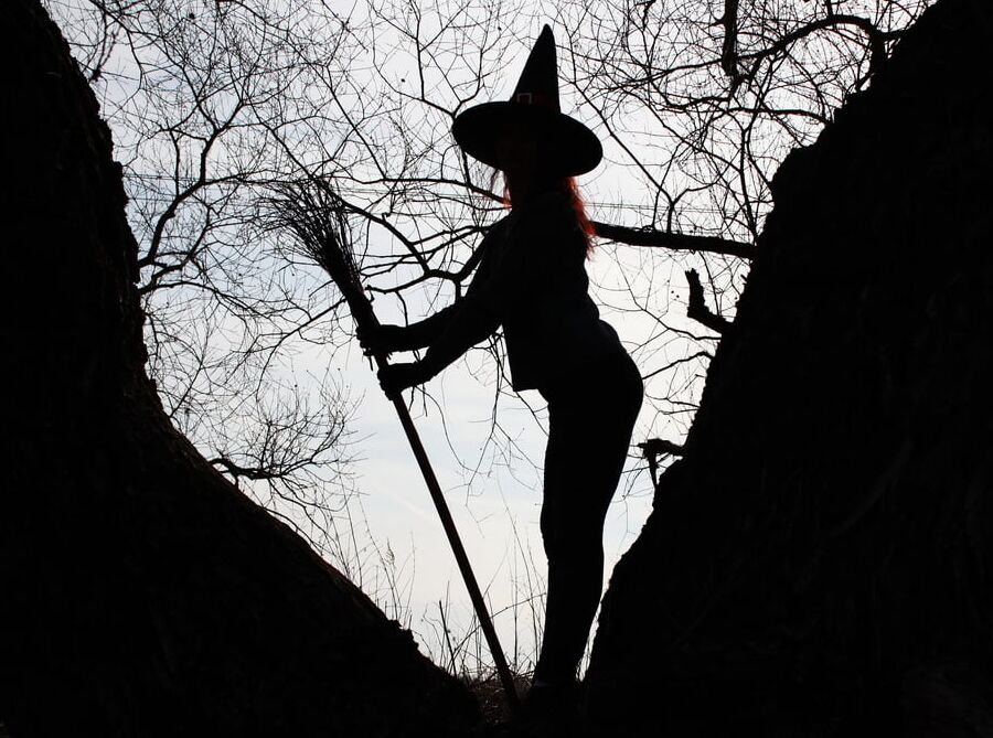 The contour of the witches