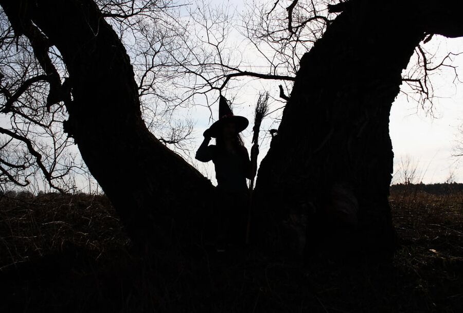 The contour of the witches