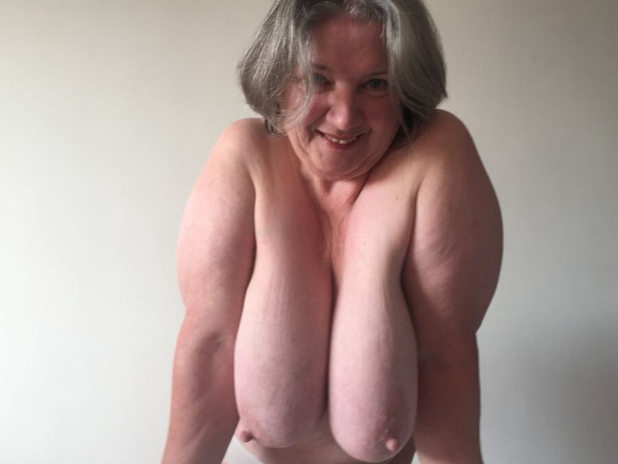Chris44g Heavy hanging breasts