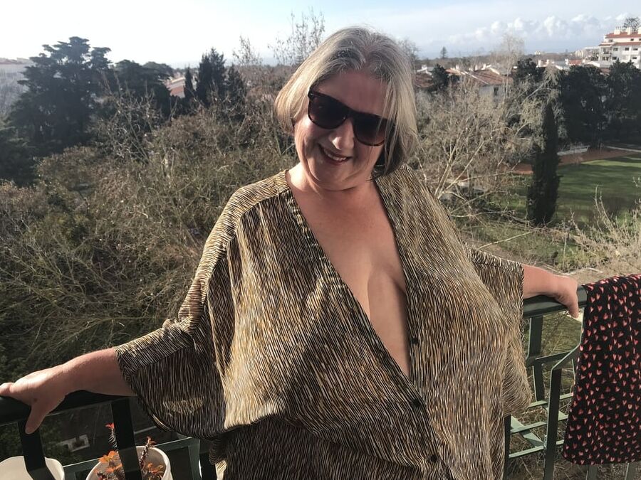 Chris44g Heavy hanging breasts